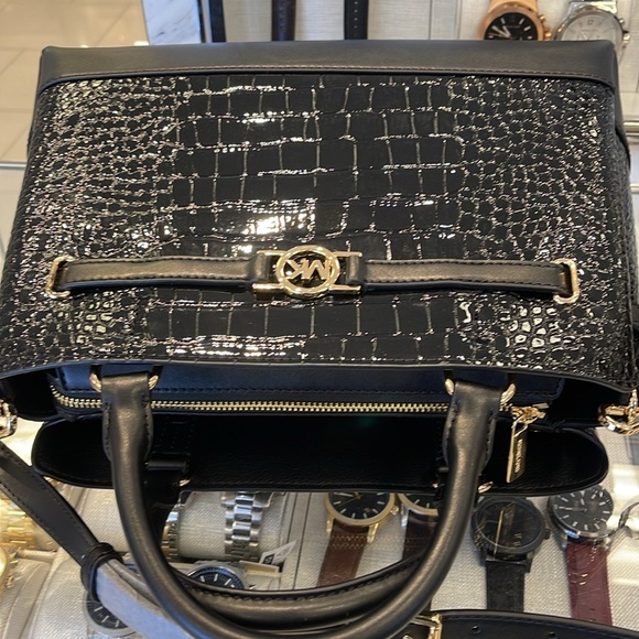 MICHAEL KORS Reed Lg Leather Belted Satchel Crossbody Handbag CZ Purse
Crocodile - Picture 12 of 16